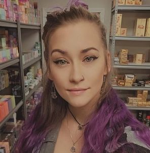 Meet your Posher, Allyssa